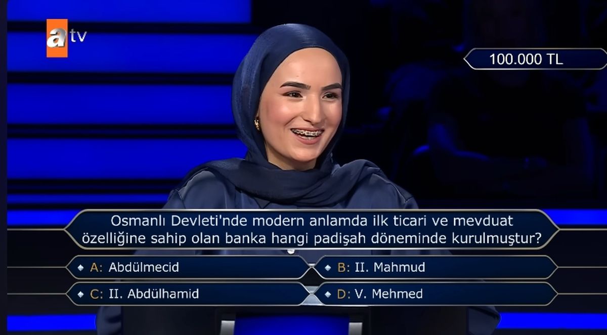 Osmanlı Devleti'nde modern anlamda ilk ticari ve mevduat özelliğine sahip olan banka hangi padişah döneminde kurulmuştur?
