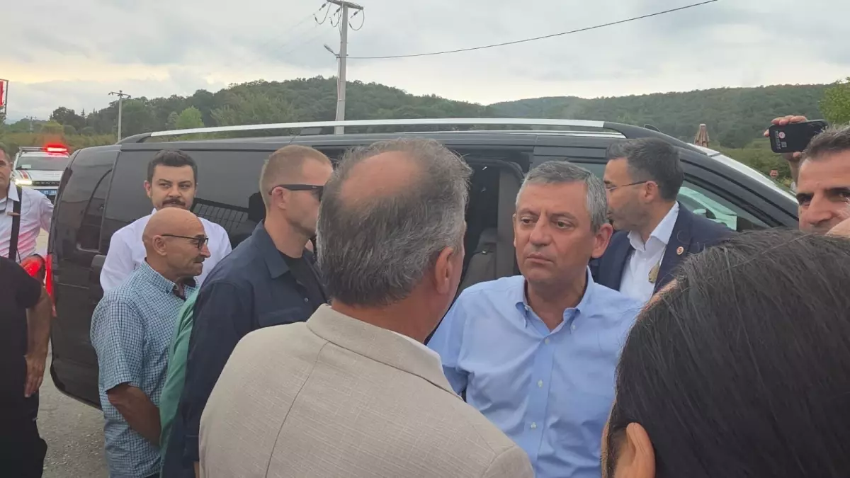 CHP Genel Başkanı Özgür Özel, Düzce Cezaevinde Pınar Türker'i Ziyaret Etti