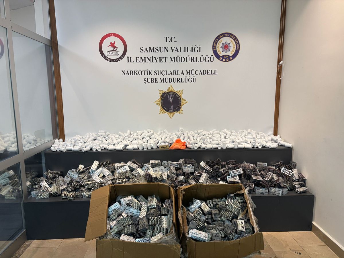 Samsun'da Uyuşturucu Operasyonu: 122 Bin Hap ve 700 Gram Kokain Ele Geçirildi