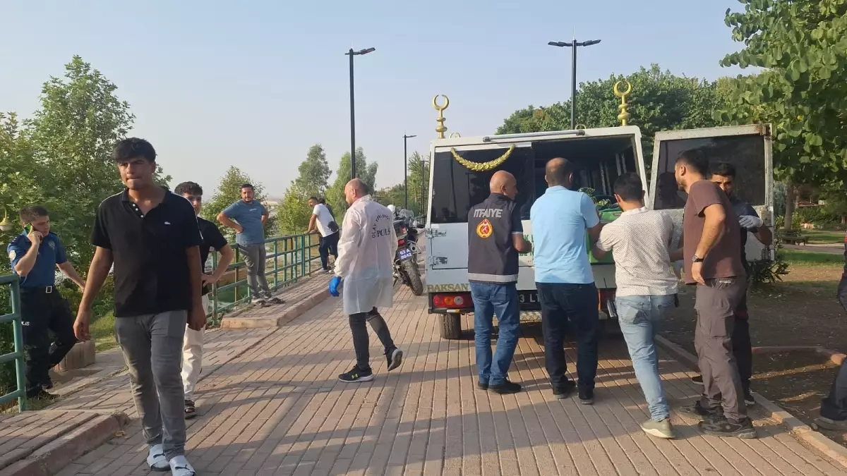 Fırat Nehri'nde Erkek Cesedi Bulundu