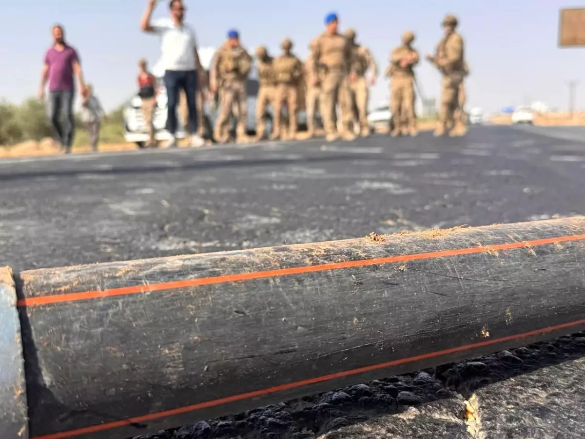 Çiftçiler, Sulama Suyu Kesintisini Protesto İçin Yolu Kapattı