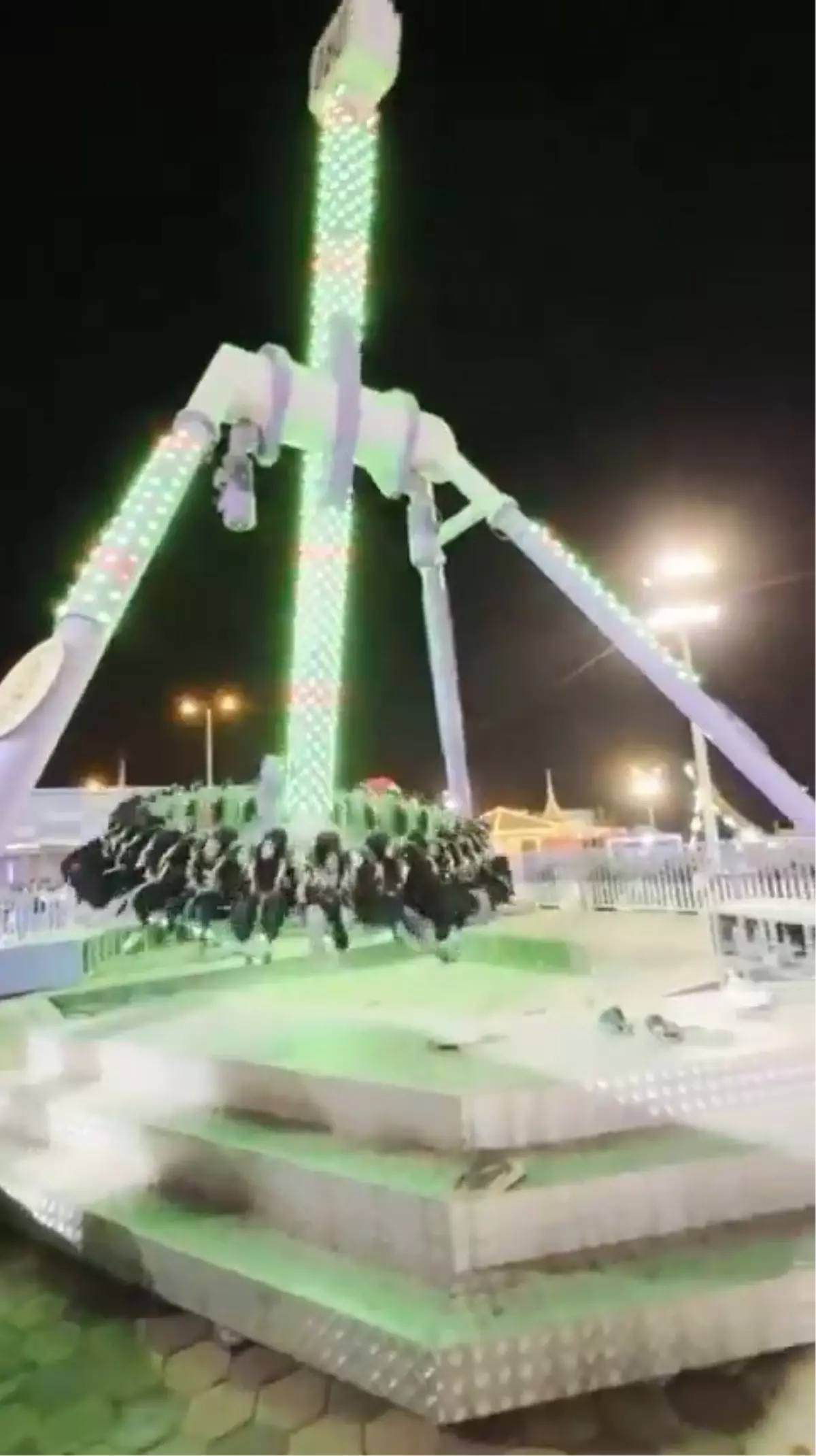 Suudi Arabistan'da Lunapark Faciası: '360 Degrees' Aracının Kırılması Sonucu 23 Yaralı