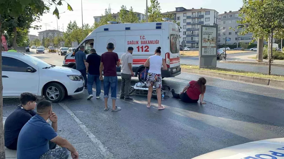 Tekirdağ'da Elektrikli Bisiklet-Motosiklet Çarpışması: 1 Yaralı