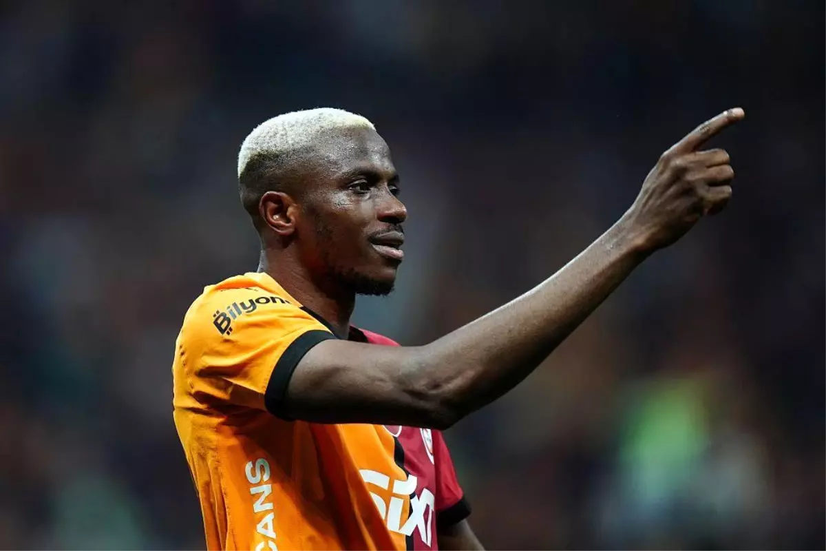 Victor Osimhen Galatasaray'a İmzalamak İçin İstanbul'a Yola Çıktı
