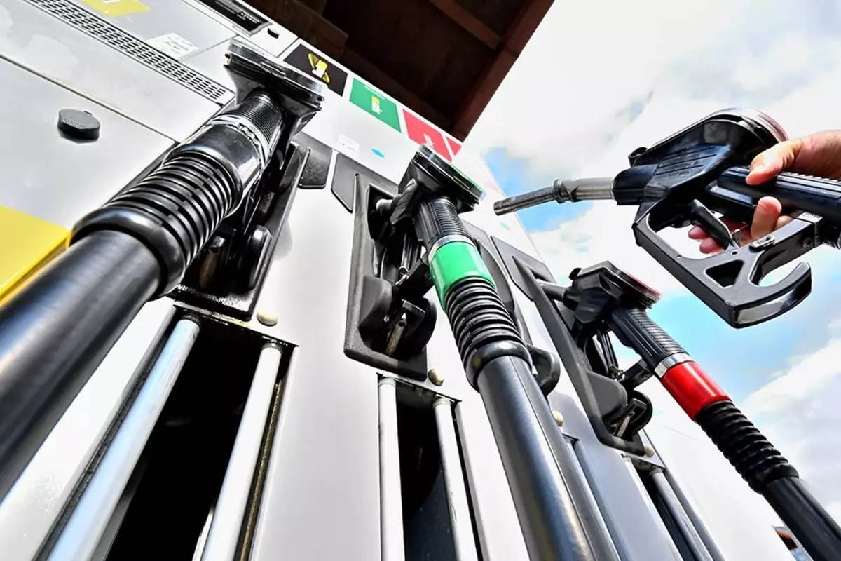Akaryakıta zam geliyor! Motorin 57 TL'yi aşıyor, benzin 55 TL'ye dayandı