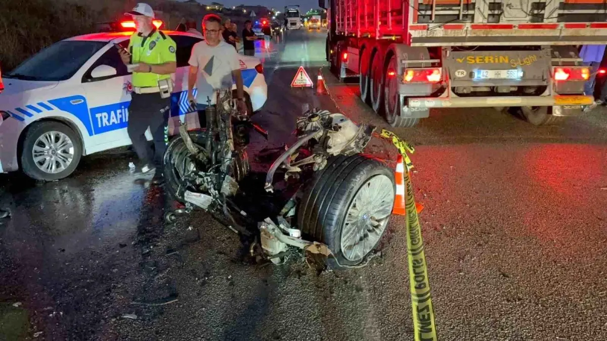 Polatlı'da Otomobil ile Tır Kafa Kafaya Çarpıştı: 1 Ölü