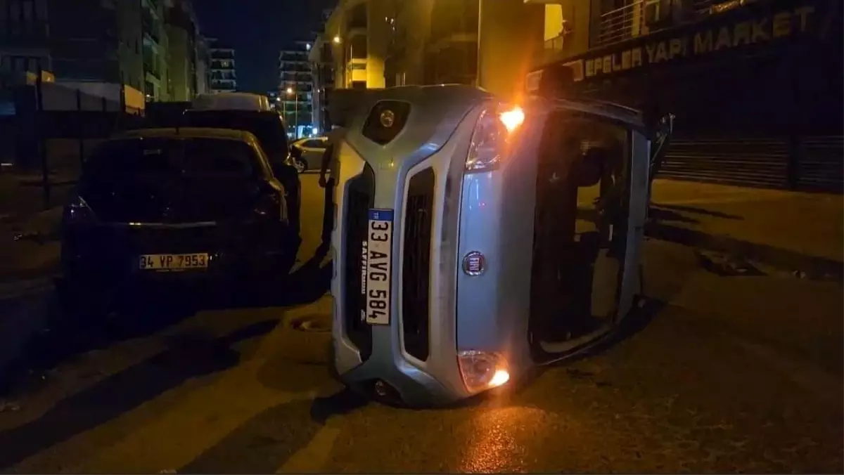 Beylikdüzü'nde Otomobil ile Hafif Ticari Araç Çarpıştı