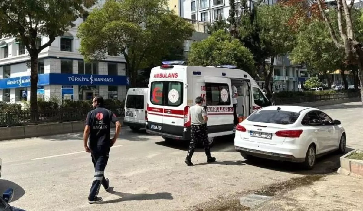 Bilecik'te Trafik Kazası: Motorlu Bisiklet Devrildi, İki Yaralı