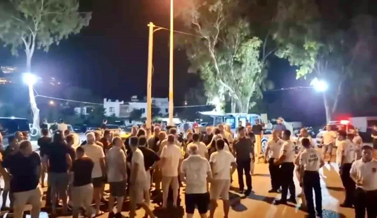 Bodrum'da Taksici ve VIP Minibüsçüler Arasında Kavga: Cadde Trafiğe Kapandı