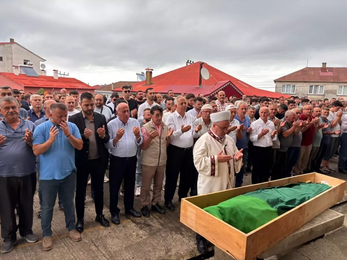 B boşanma aşamasındaki eşi tarafından öldürülen Sinem Somun son yolculuğuna uğurlandı