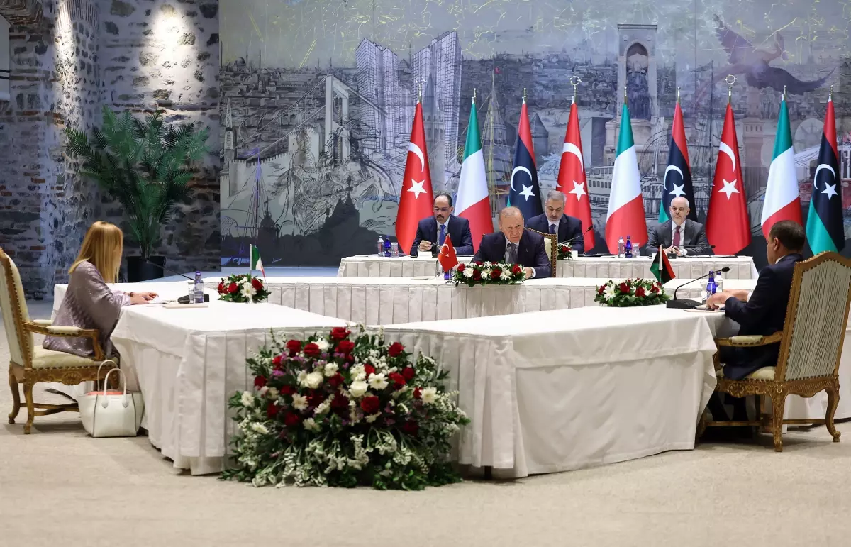 Cumhurbaşkanı Erdoğan, Meloni ve Dibeybe ile Dolmabahçe Ofisi'nde bir araya geldi / Fotoğraf eklendi