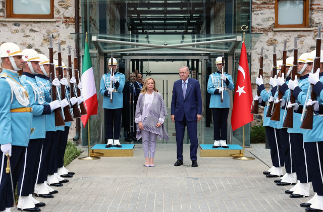 Cumhurbaşkanı Erdoğan, Meloni ve Dibeybe'yi kabul etti Cumhurbaşkanı Erdoğan, Meloni ve Dibeybe'yi kabul etti