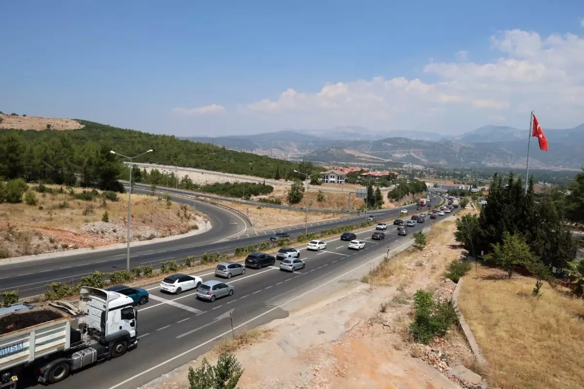 Marmaris ve Datça'da Dönüş Trafiği Yoğunlaştı
