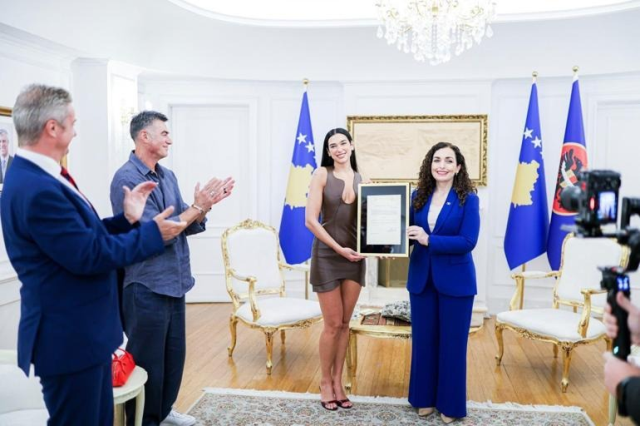 Dua Lipa, Kosova Cumhuriyeti vatandaşlı oldu Dua Lipa, Kosova Cumhuriyeti vatandaşlı oldu