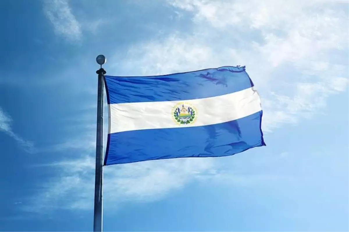El Salvador'da Devlet Başkanı İçin Sınırsız Yeniden Seçilme Yolu Açıldı