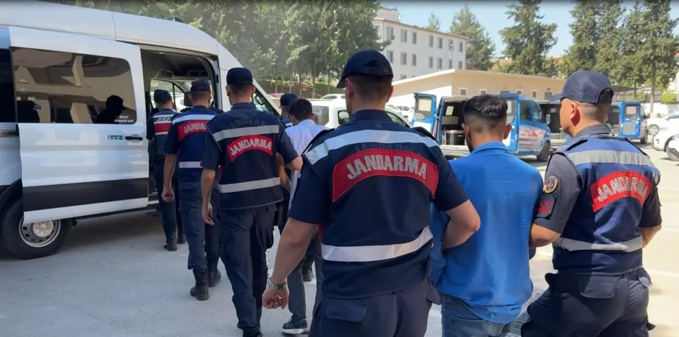 Gaziantep'te Sosyal Medya Dolandırıcılığı Operasyonu: 5 Tutuklama