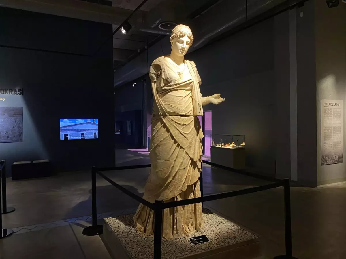 Aigai Antik Kenti'nde Helenistik Dönem’e Ait Hestia Heykeli Sergilenmeye Başladı