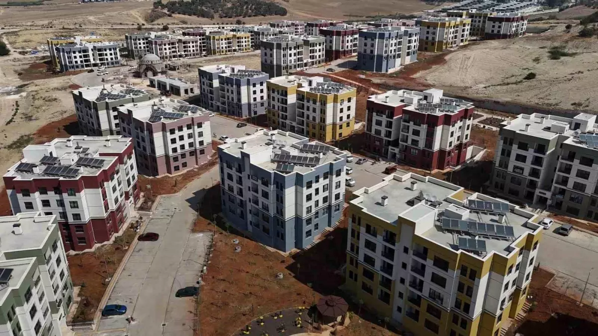 Adana'da Depremzedeler için TOKİ Konutlarının İnşası Devam Ediyor