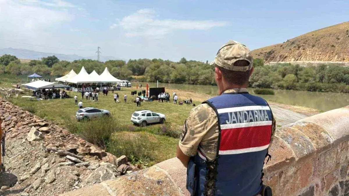 Erzurum'da Jandarma, Kültür Etkinliklerinde Güvenliği Sağlıyor