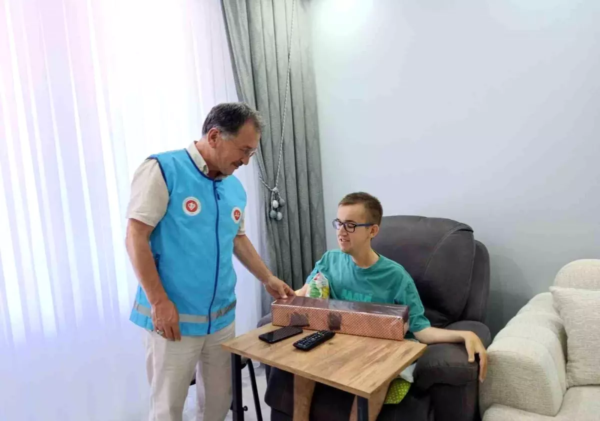 Kas Hastası Gençten Anlamlı Bağış