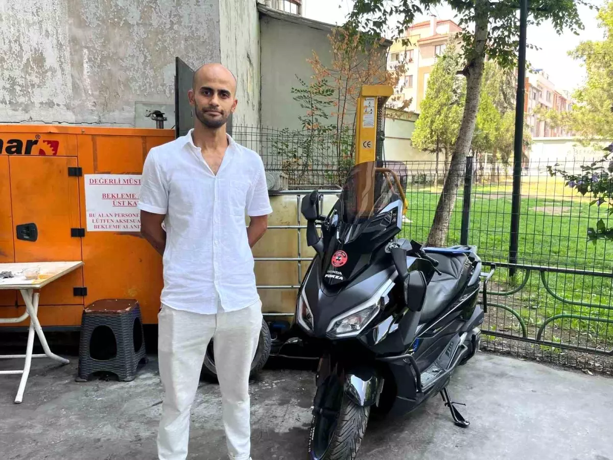 Eskişehir'de Kırmızı Işık İhlali Sonrası Motosiklet Kazası ve Kameraya Müdahale