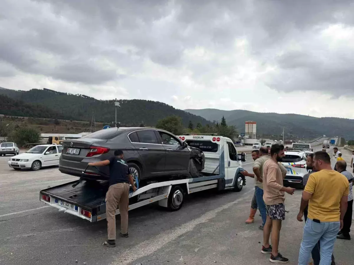 Osmaniye'de Trafik Kazası: 3 Yaralı