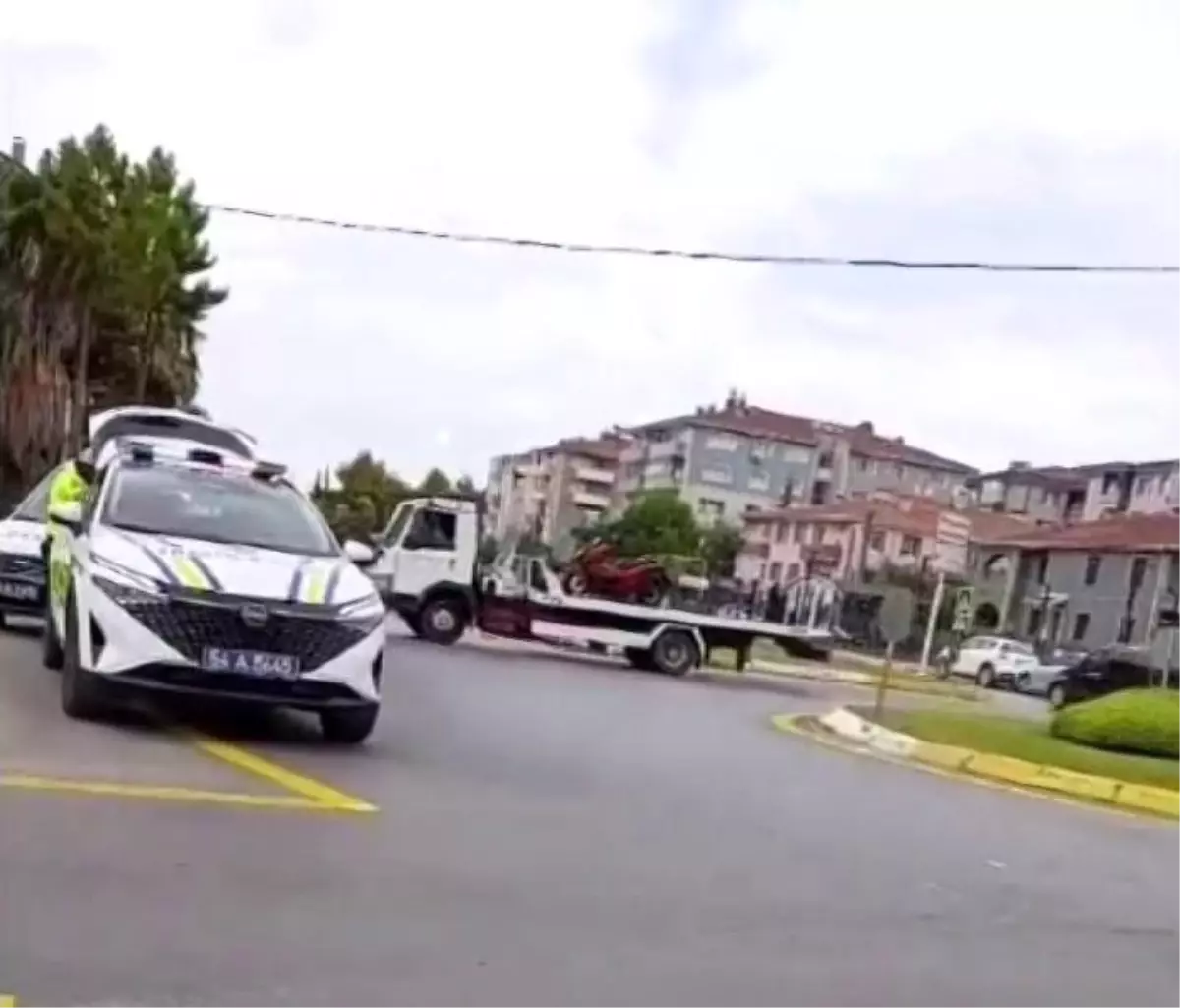 Sakarya'da Dönel Kavşakta Motokurye Kazası