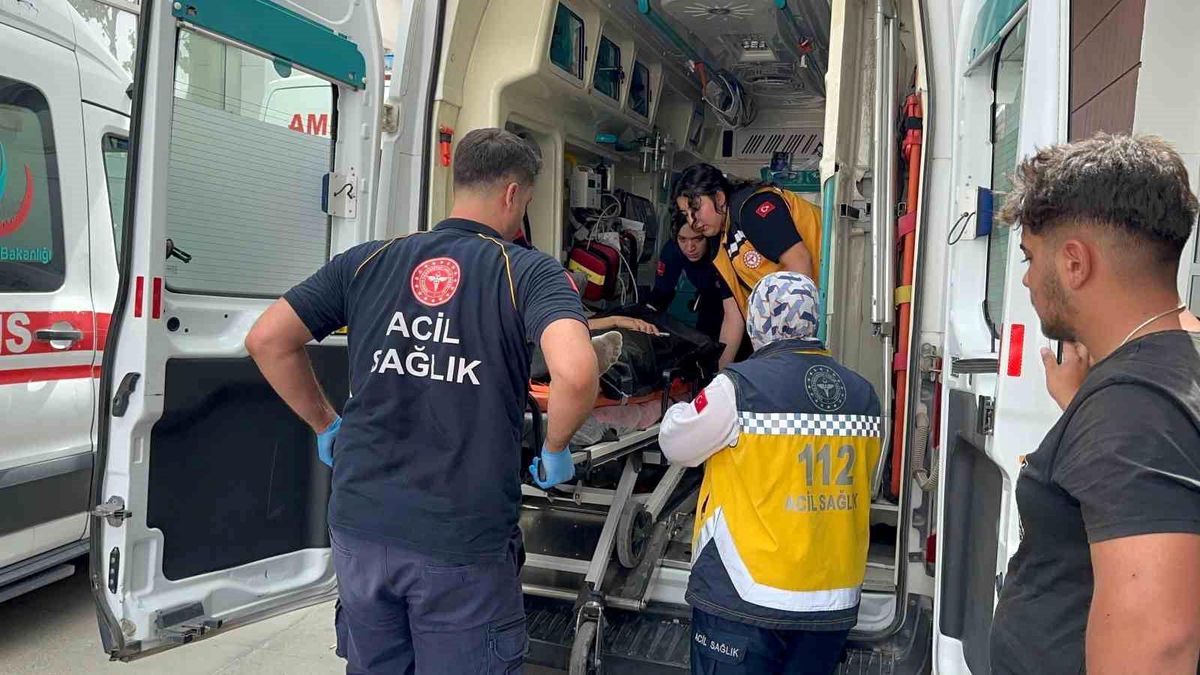 Adıyaman'da Motosiklet ve Otomobil Çarpıştı: İki Yaralı