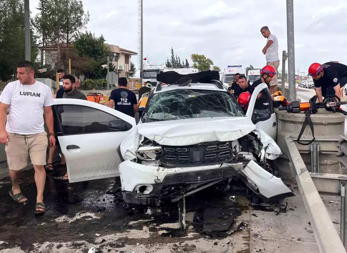 Ceyhan'da Otoyol Gişesinde Trafik Kazası: 1 Ölü, 4 Yaralı