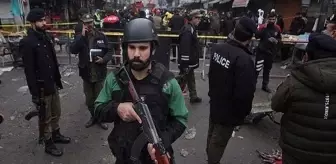 Pakistan'da silahlı soygunculardan polise saldırı: 5 ölü, 2 yaralı