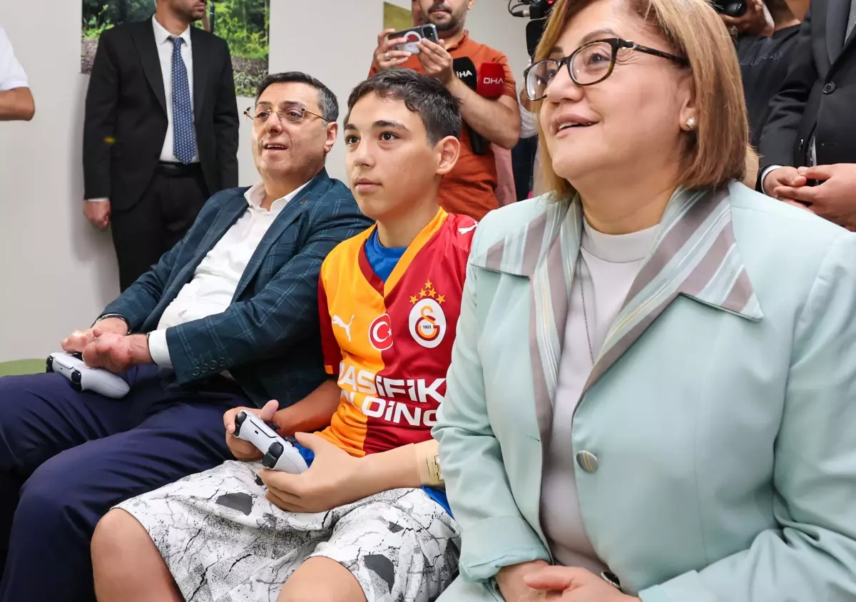 Doğuştan Sol Kolu Olmayan Mehmet Efe'ye Protez Kol Takıldı
