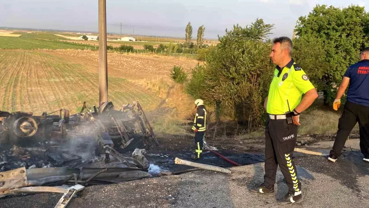 Aksaray'da Tır Devrildi, Sürücü Son Anda Kurtarıldı