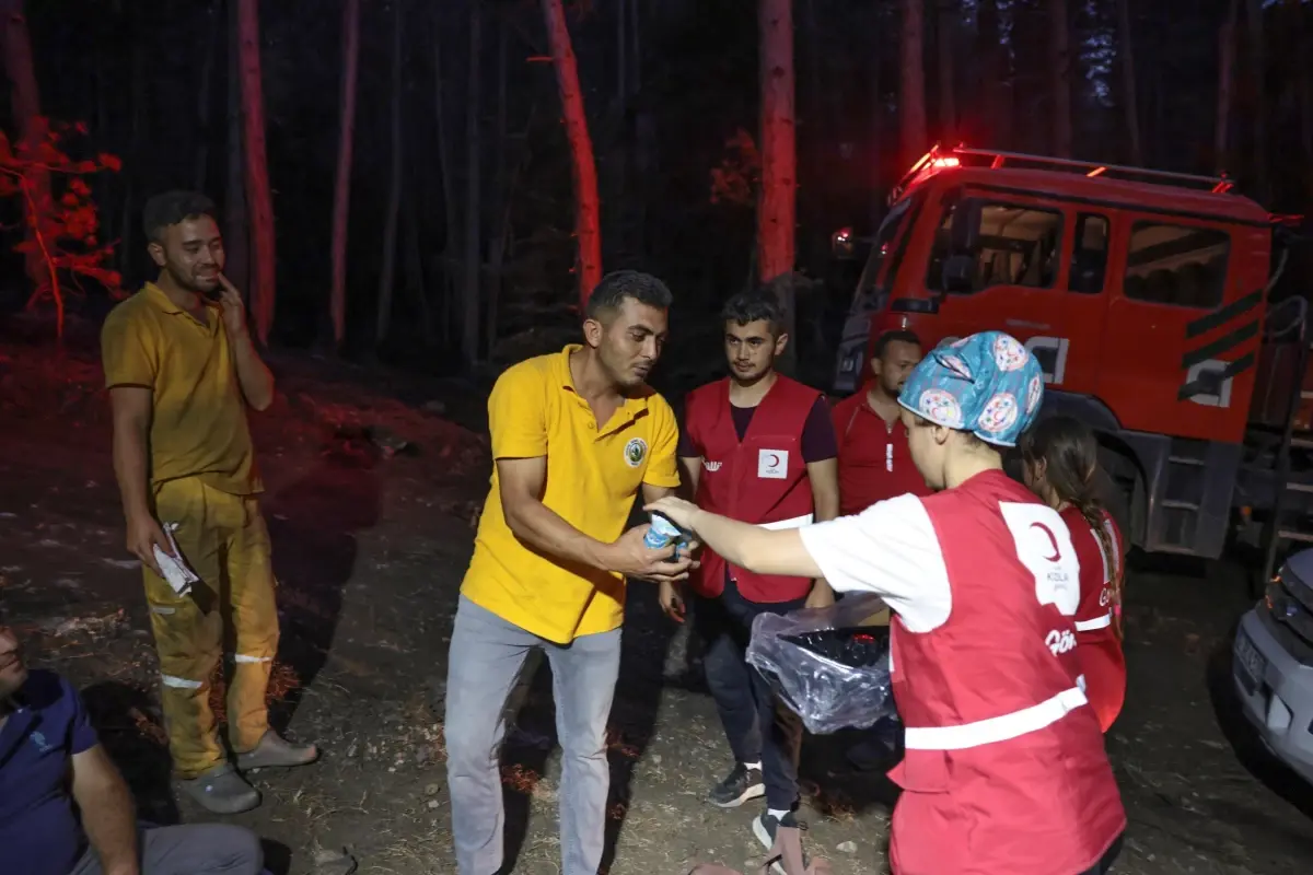 Türk Kızılay, Orman Yangınlarıyla Mücadelede Aktif Rol Alıyor