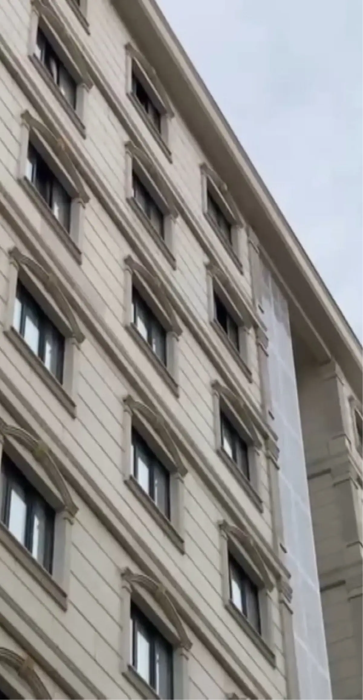 İstanbul Ümraniye'de Otelde Yangın