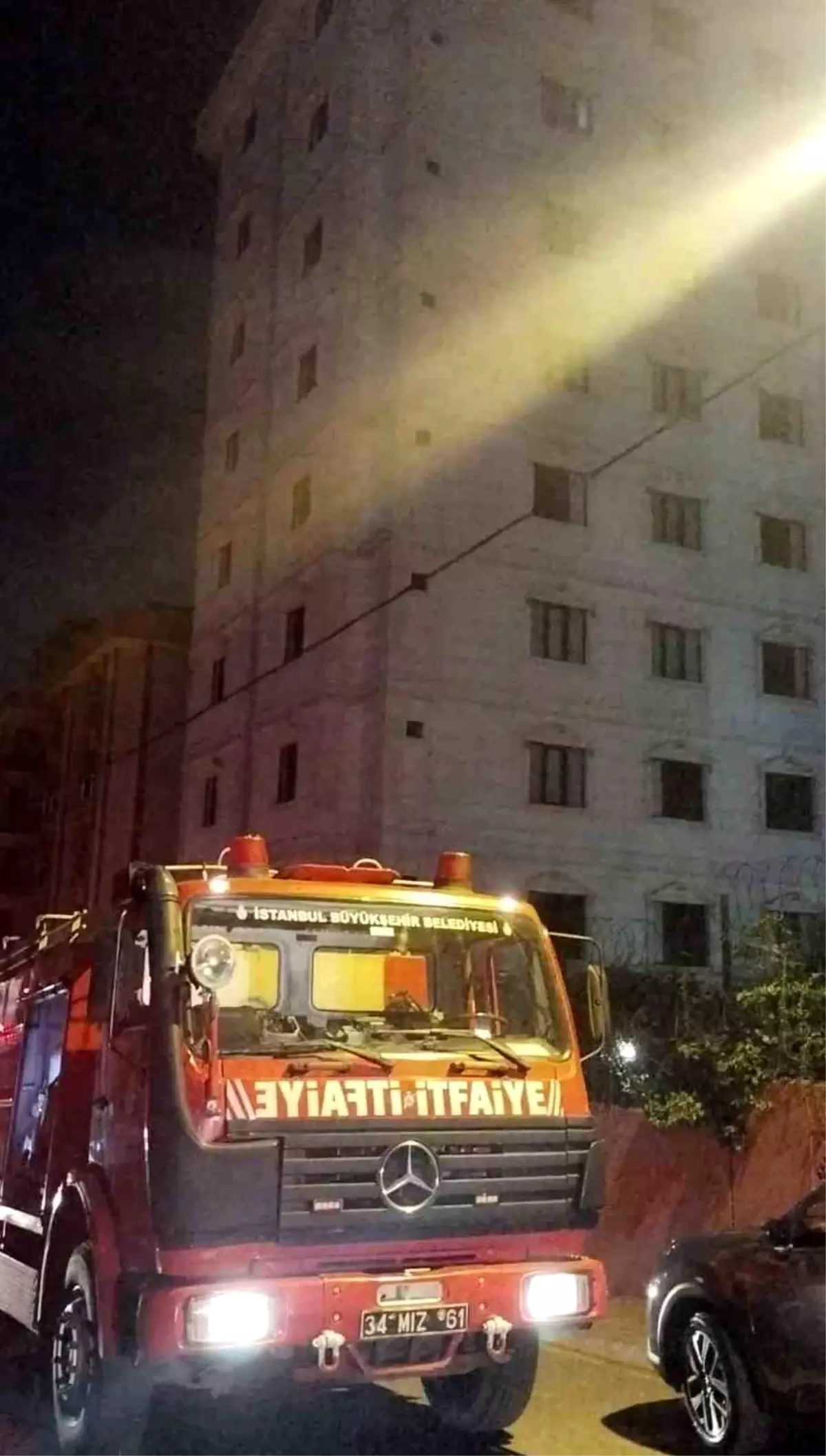 Ümraniye'de Otelde Yangın Paniği: İtfaiye Zamanında Müdahale Etti