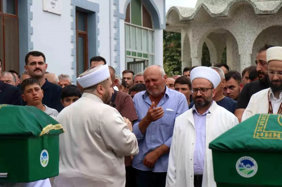 Sakarya'da Feci Kaza: İki Kardeş Son Yolculuklarına Uğurlandı