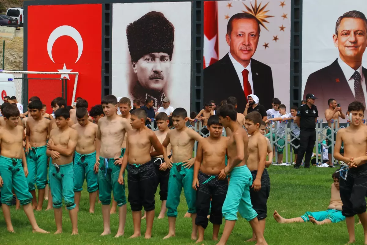 Keçiören'de 2'nci Geleneksel Taha Akgül Karakucak Güreşleri Başladı
