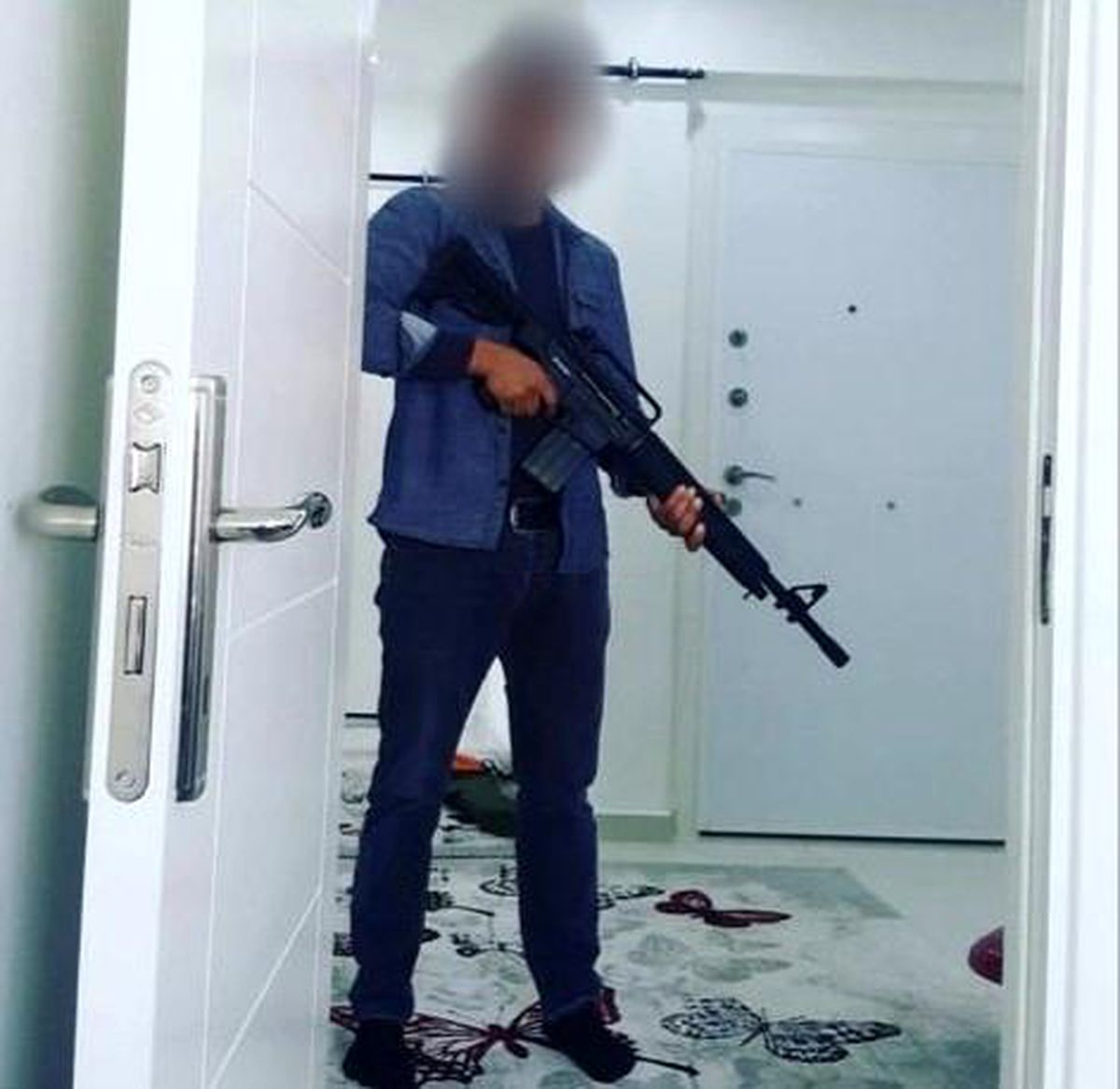 Kırşehir'de Sosyal Medya Yayıncısı S.D. Gözaltına Alındı, Ruhsatsız Silah Ele Geçirildi