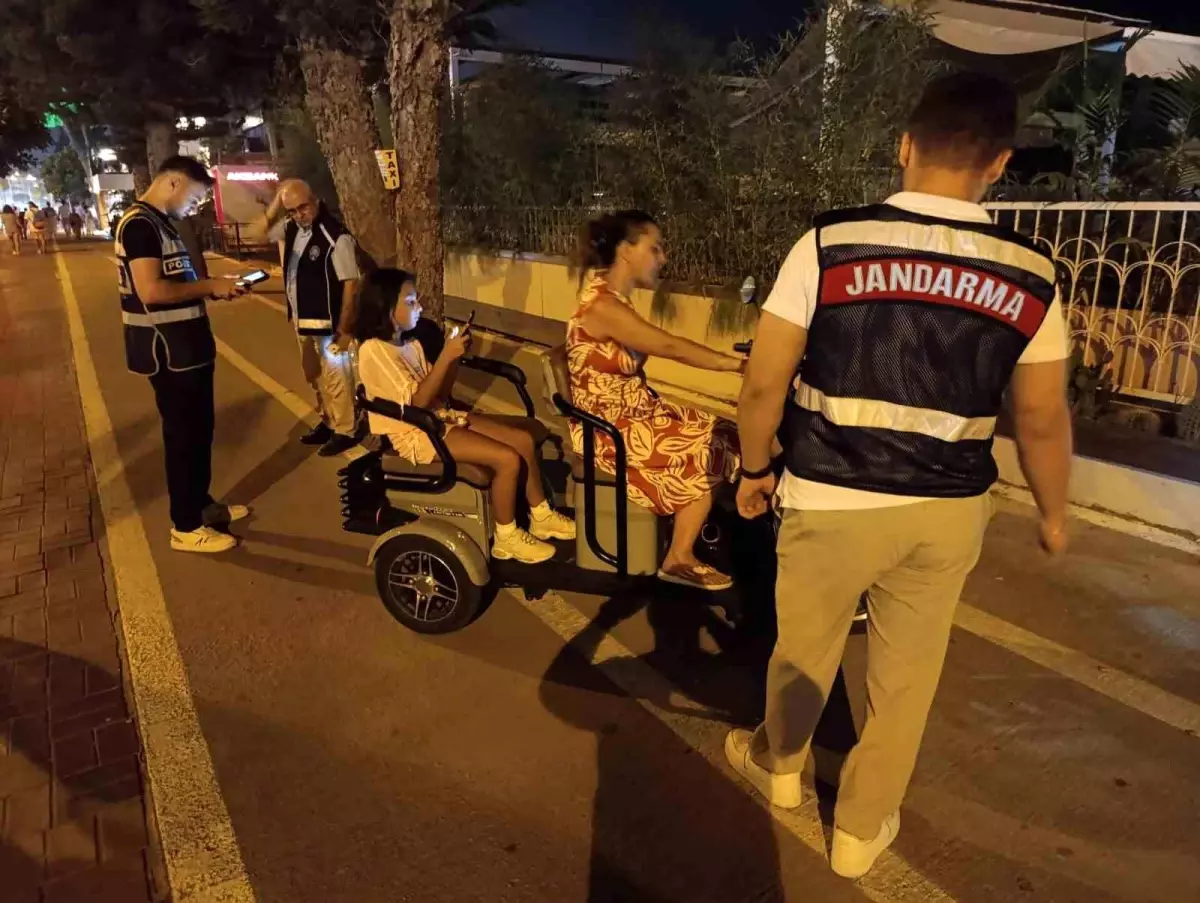 Alanya'da Yaya Yollarına Giren 20 Sürücüye Ceza