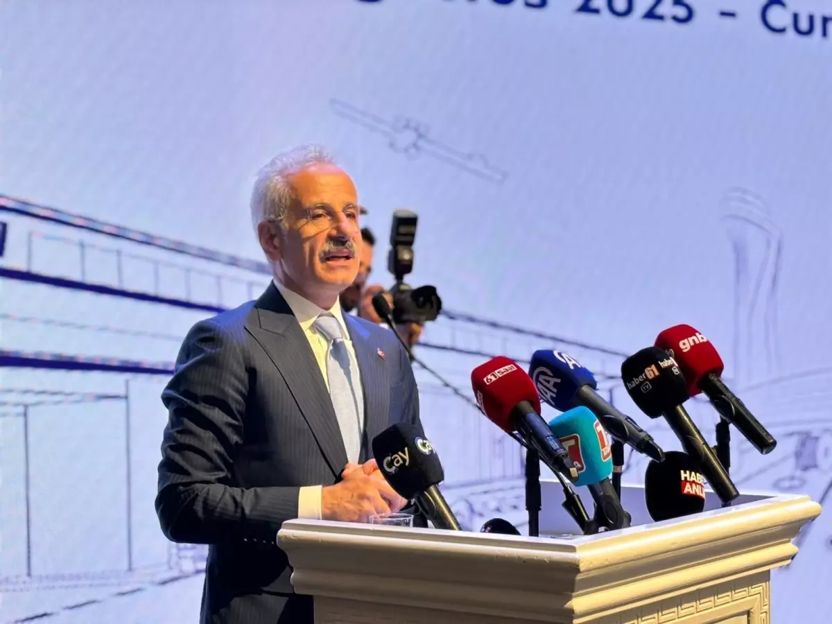 Ulaştırma Bakanı Uraloğlu'ndan Çamur Atma Eleştirisi