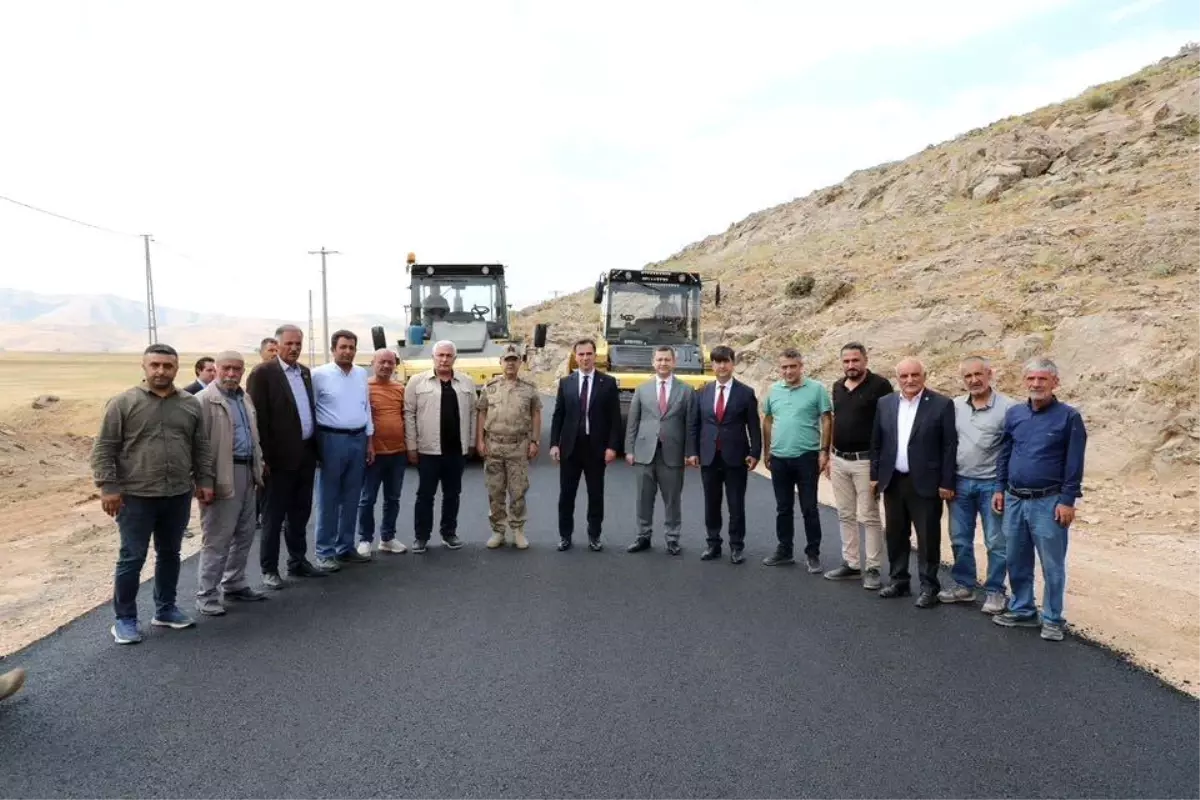 Vali Karakaya, Tatvan'daki Yol Çalışmalarını İnceledi