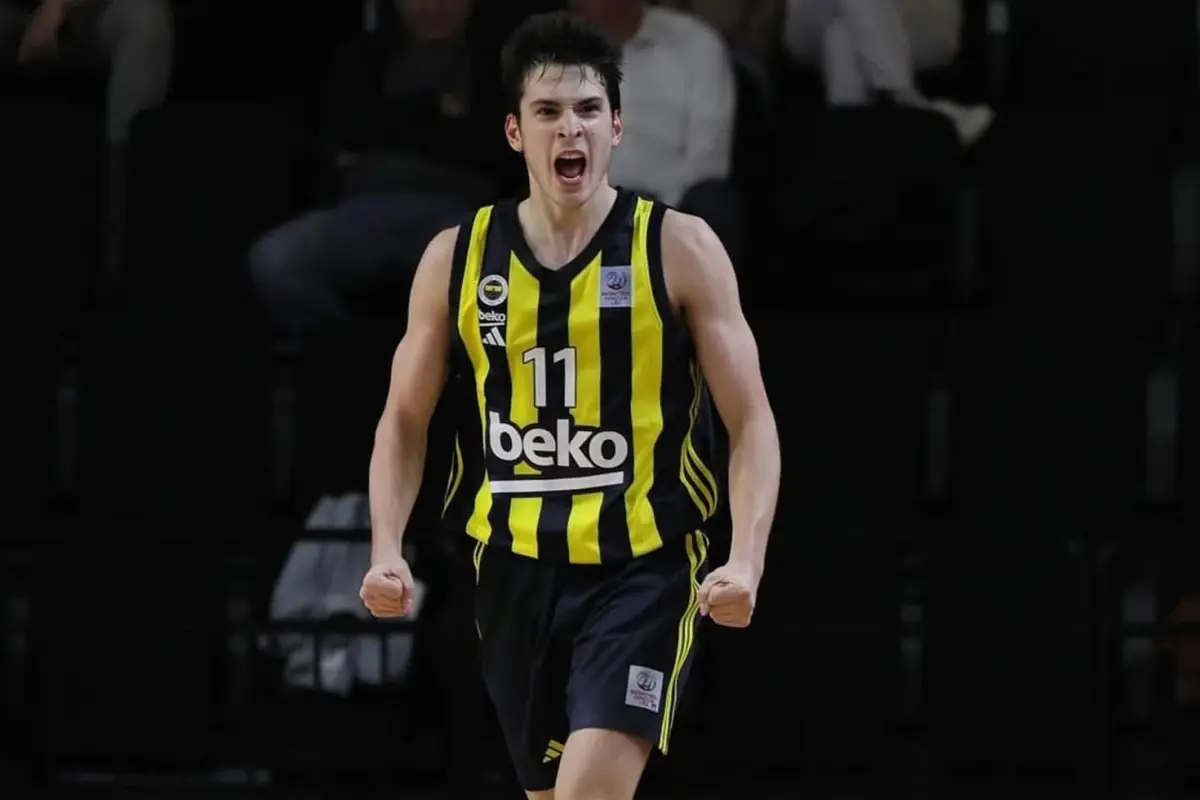 ''Bu bir veda değil, yeni bir başlangıç'' diyerek Fenerbahçe'den ayrıldığını duyurdu
