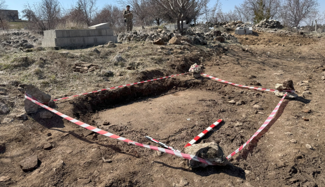 Diyarbakır'da mezar kazısında mozaik, Davut yıldızı ve 6 satırlık dilekçe yazısı ortaya çıktı Diyarbakır'da mezar kazısında mozaik, Davut yıldızı ve 6 satırlık dilekçe yazısı ortaya çıktı