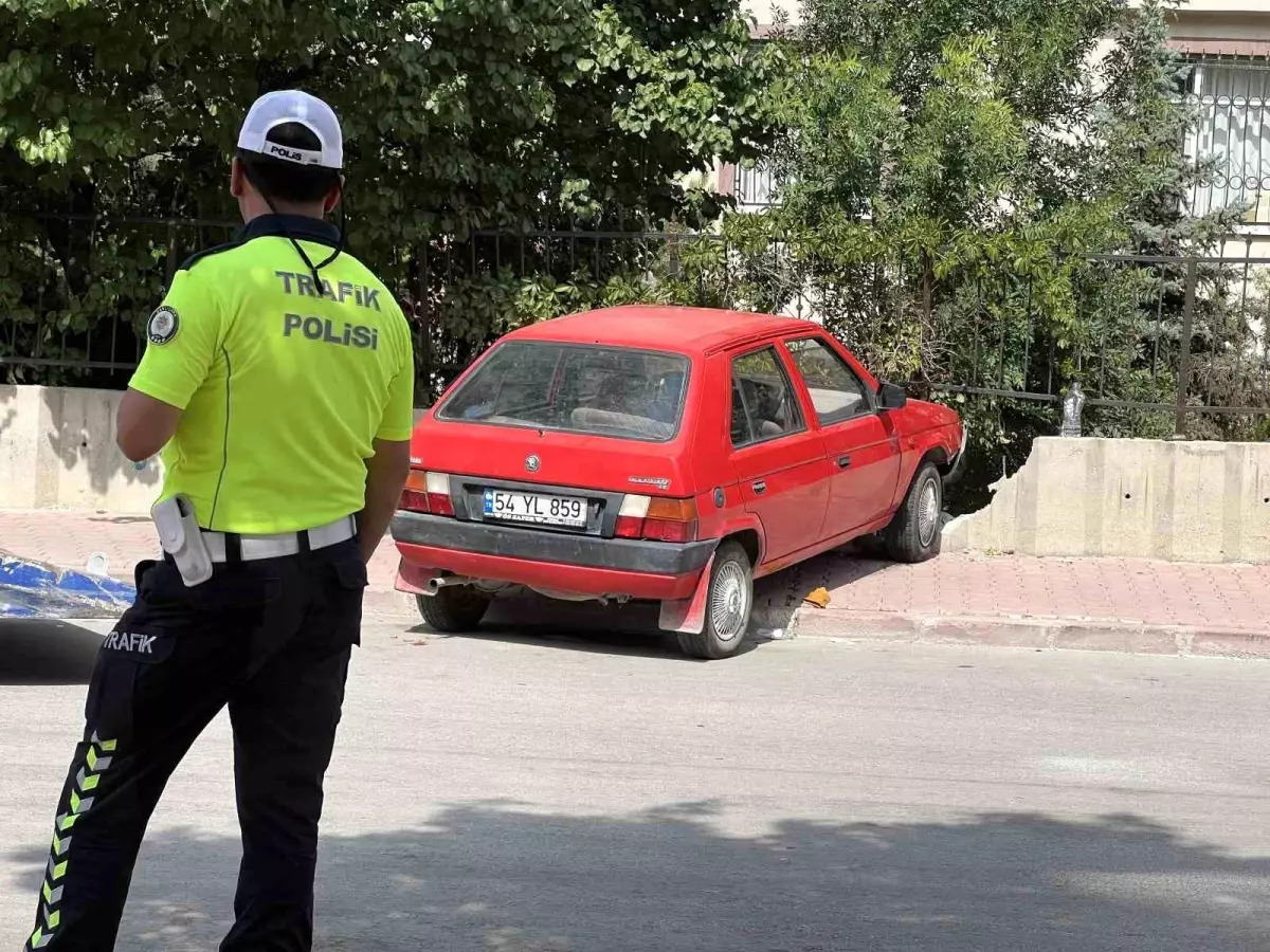 Konya'da Dur İhtarına Uymayan Sürücü Polis Memuruna Çarptı