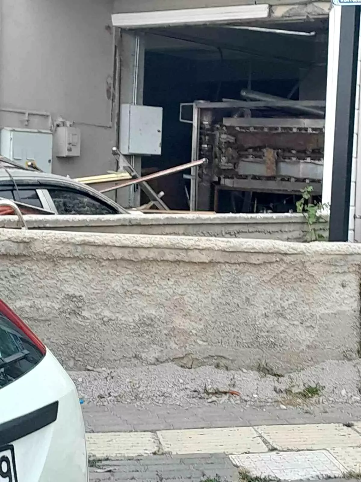 Elmadağ'daki Ekmek Fırınında Patlama: 3 Milyon Lira Hasar