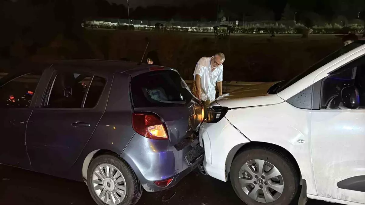 Eyüpsultan'da Yağmur Nedeniyle Zincirleme Trafik Kazası: 6 Yaralı