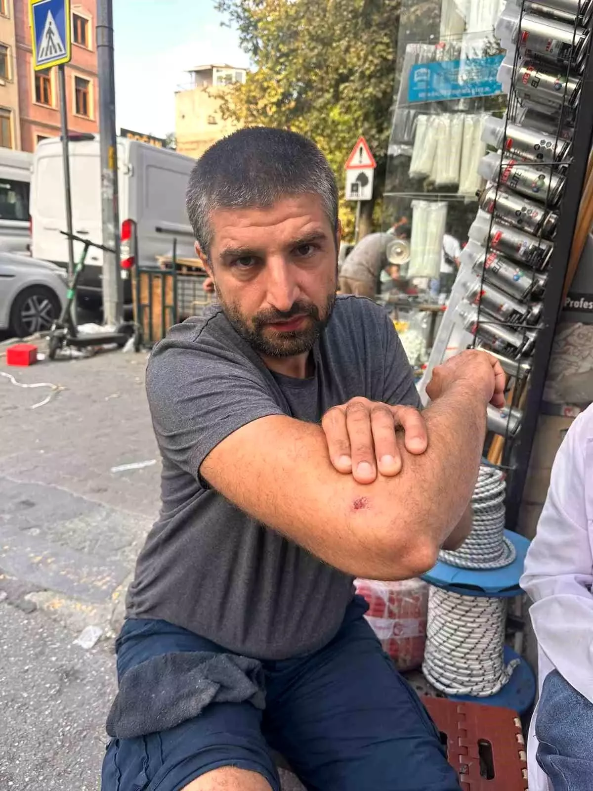 İstanbul'da Motosiklet Kazası: Kamyonet Sürücüsü Kaçtı