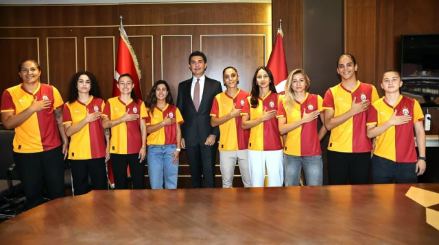 Galatasaray bir günde 7 transfer yaptı Galatasaray bir günde 7 transfer yaptı