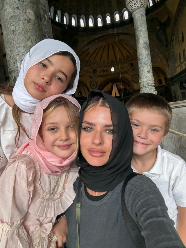 Icardi'nin sevgilisinden başörtüsü eleştirisine tokat gibi yanıt Icardi'nin sevgilisinden başörtüsü eleştirisine tokat gibi yanıt