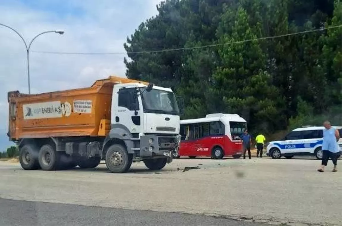 Düzce'de Trafik Kazası: 4 Yaralı
